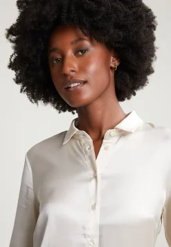 Fashion River Woods Beige klassieke blouse -