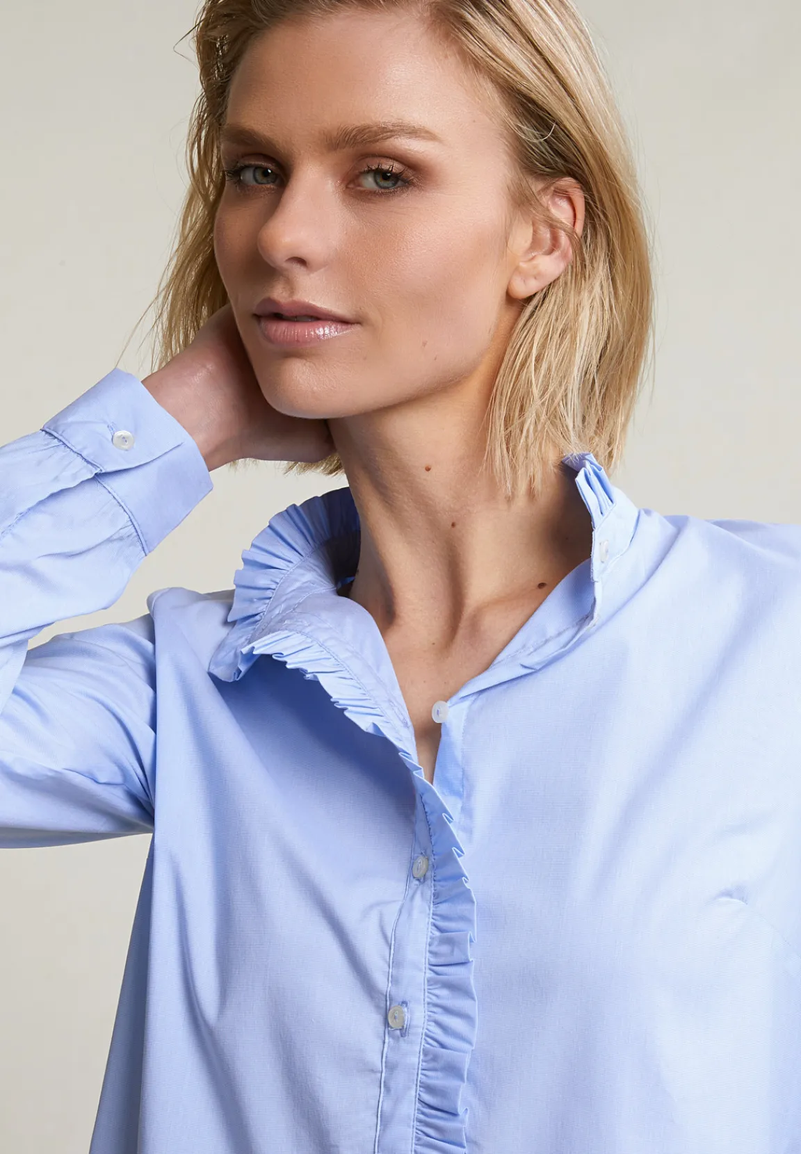Online River Woods Blauwe blouse met ruches -