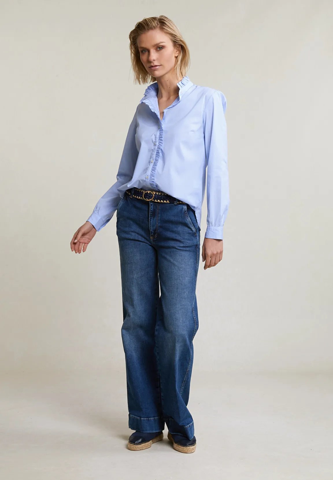 Online River Woods Blauwe blouse met ruches -