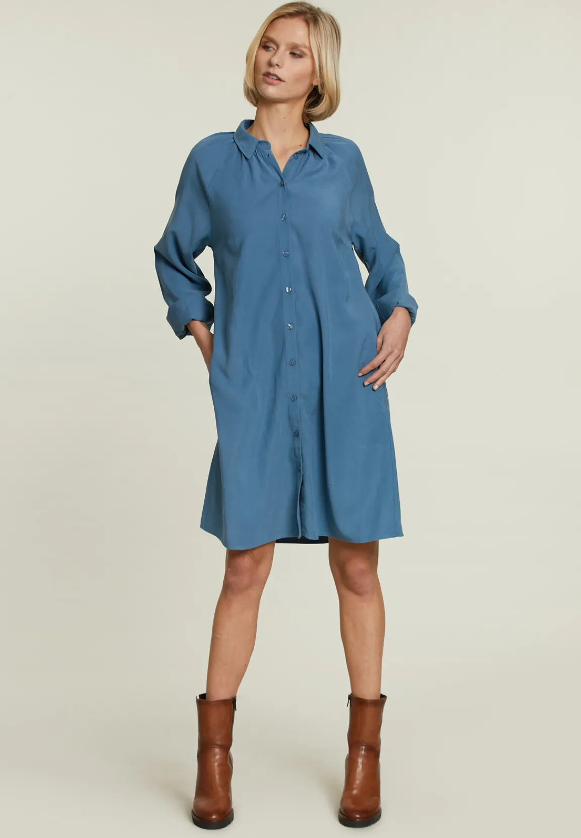 Discount River Woods Blauwe effen jurk met knopen -
