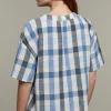 Best River Woods Blauwe geruite blouse met V-hals -