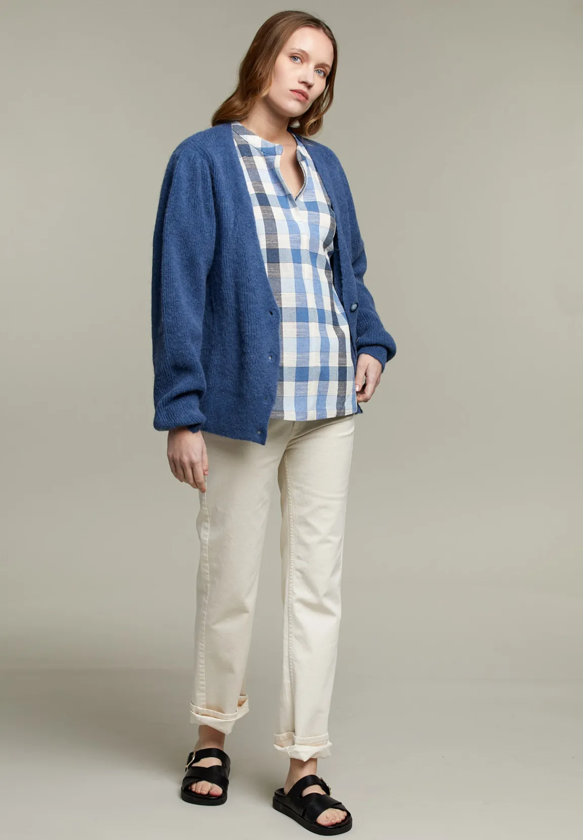 Best River Woods Blauwe geruite blouse met V-hals -