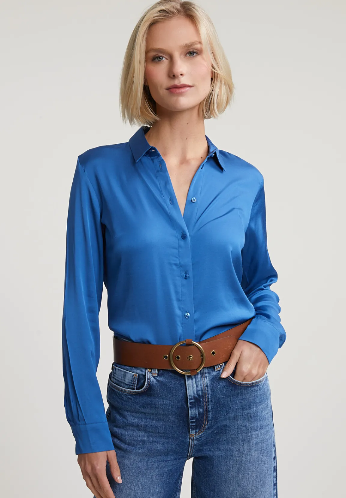 Discount River Woods Blauwe klassieke blouse met knopen -