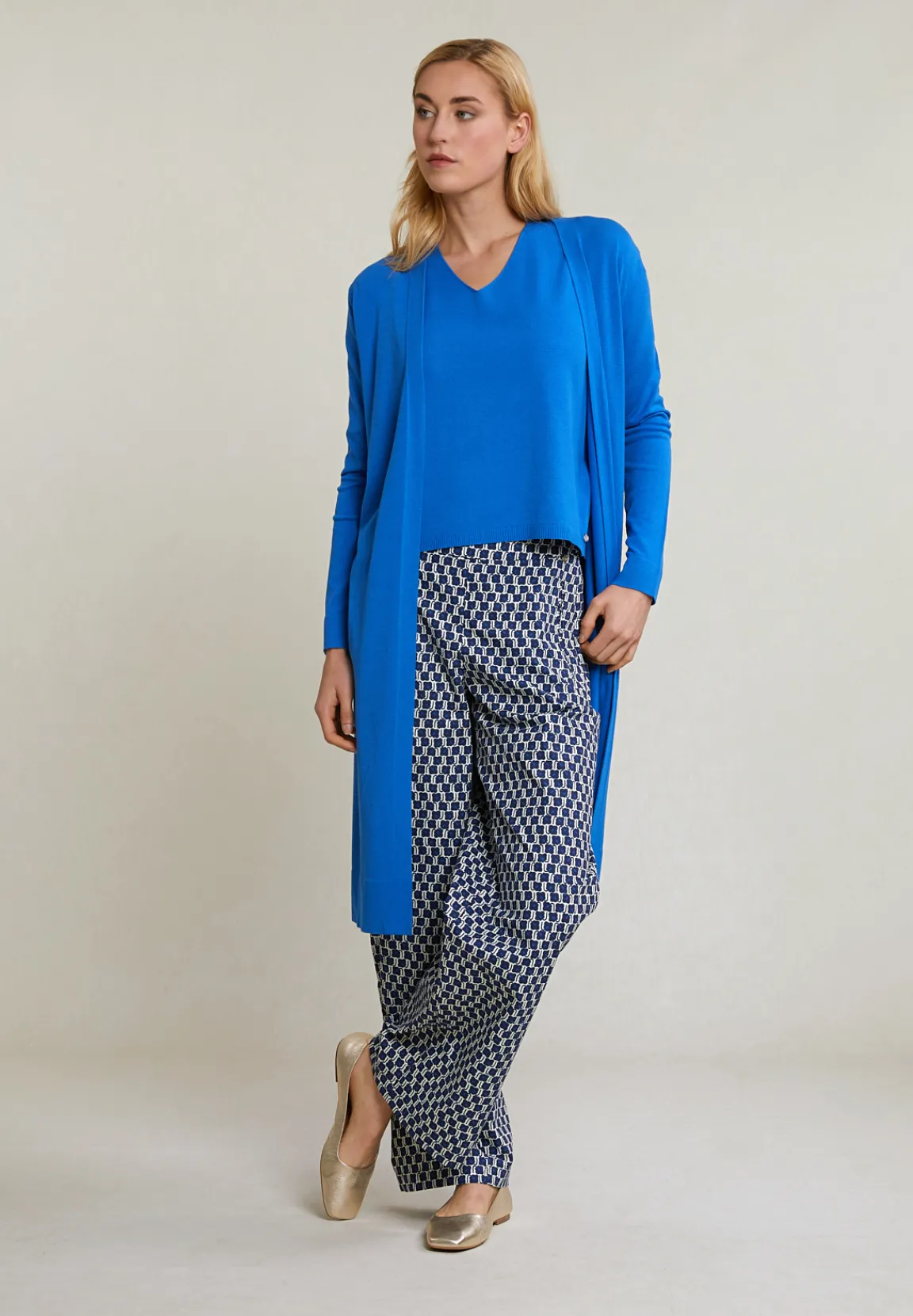 New River Woods Blauwe V-hals viscose trui korte mouwen -
