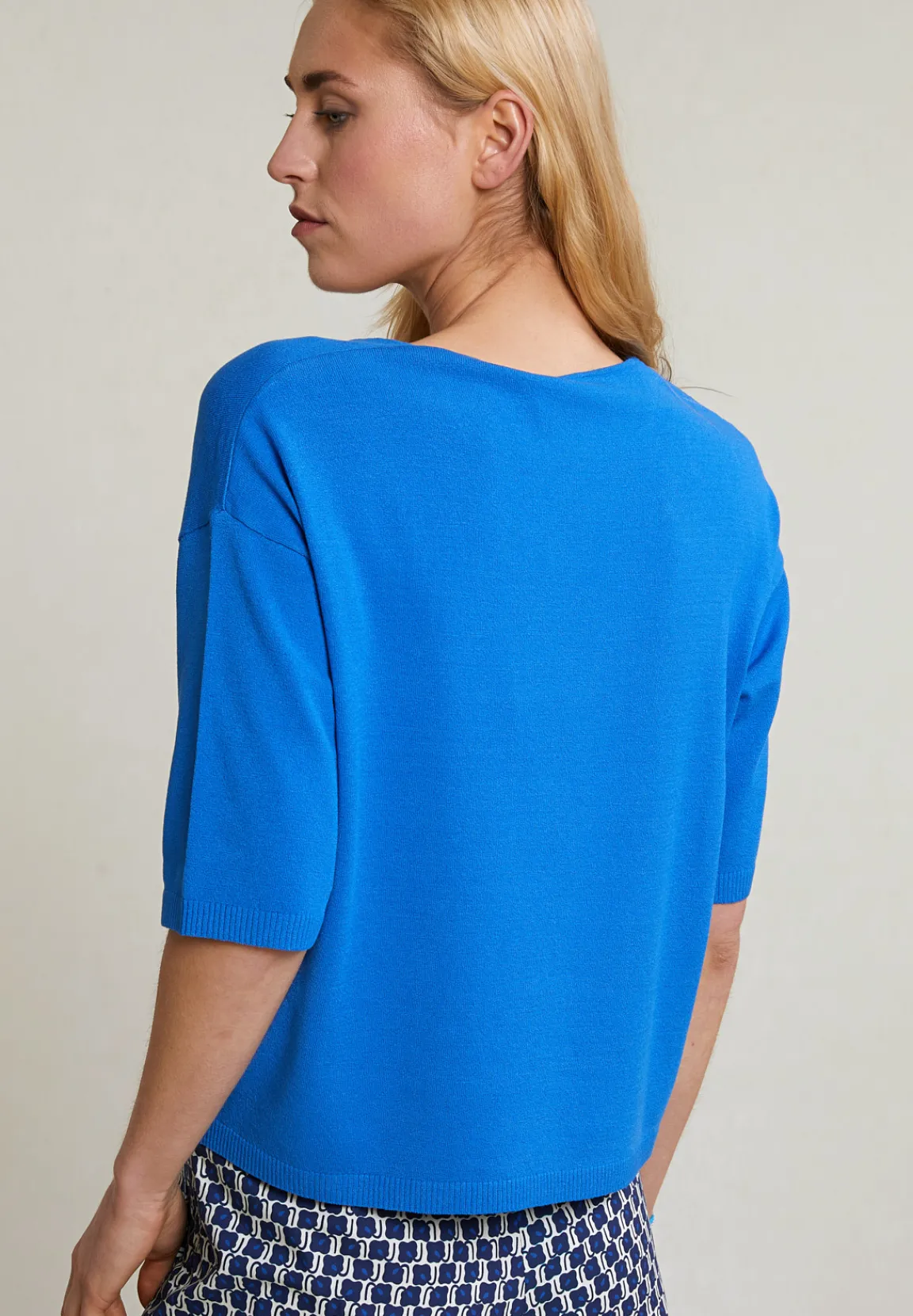 New River Woods Blauwe V-hals viscose trui korte mouwen -