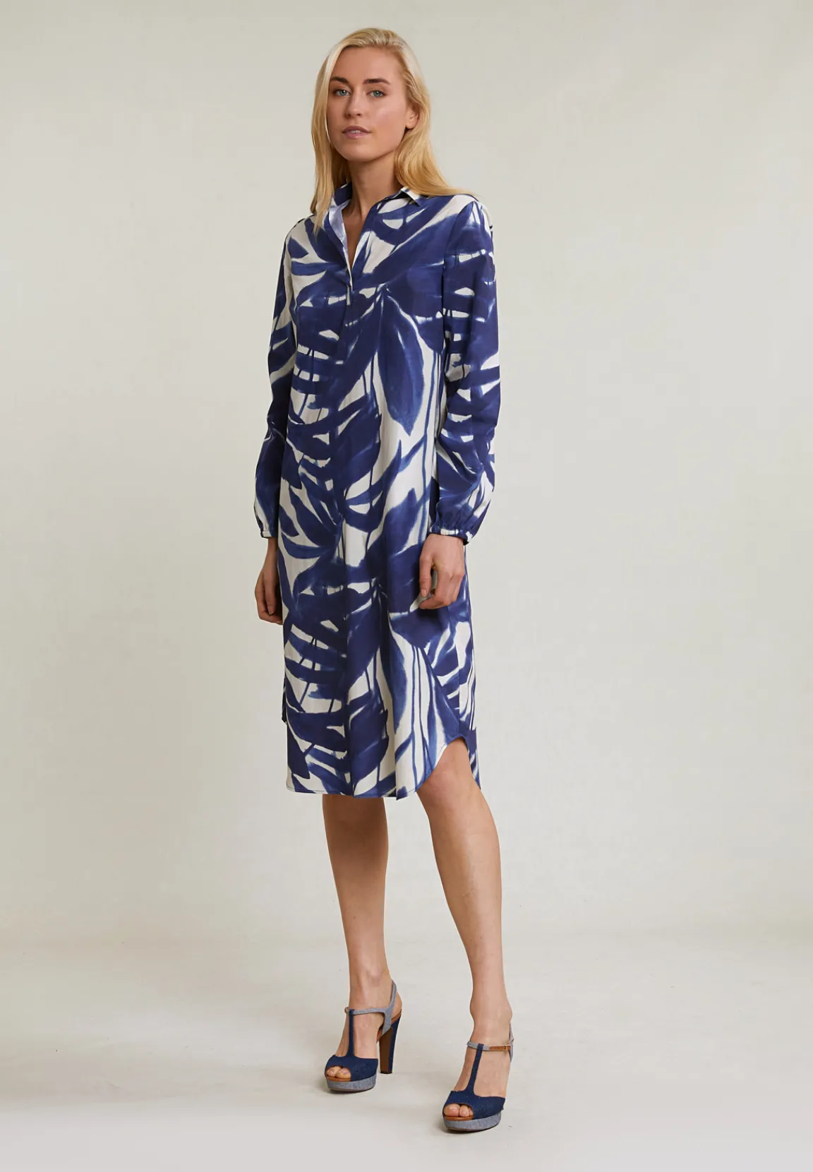 New River Woods Blauw/wit fantasie V-hals jurk -
