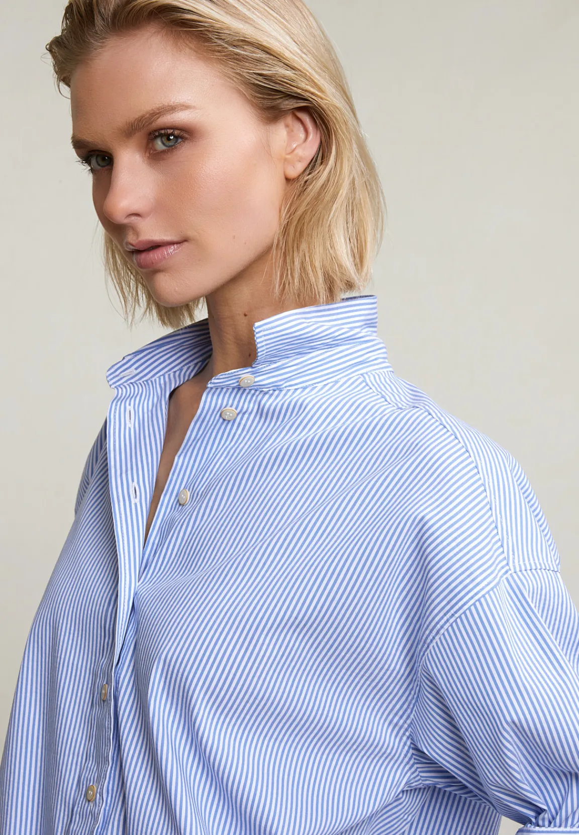 Fashion River Woods Blauw/wit wijde geknoopte gestreepte blouse -