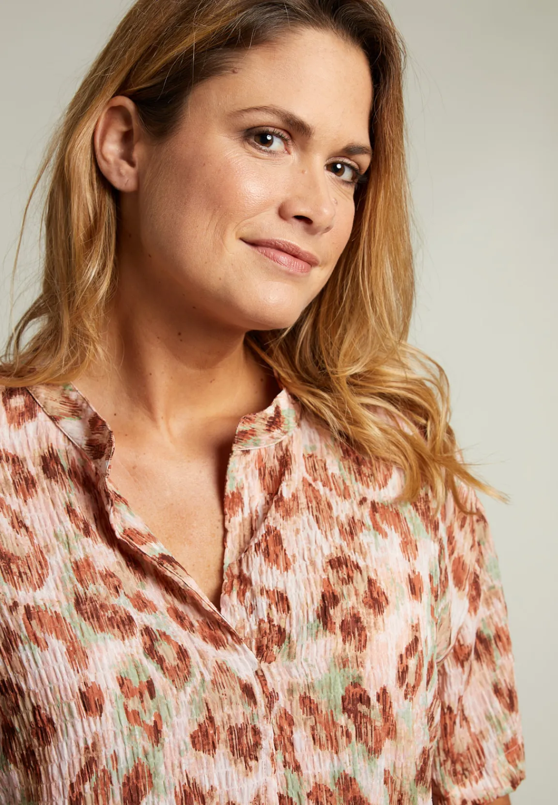 Fashion River Woods Blouse met korte mouwen in dierenprint -