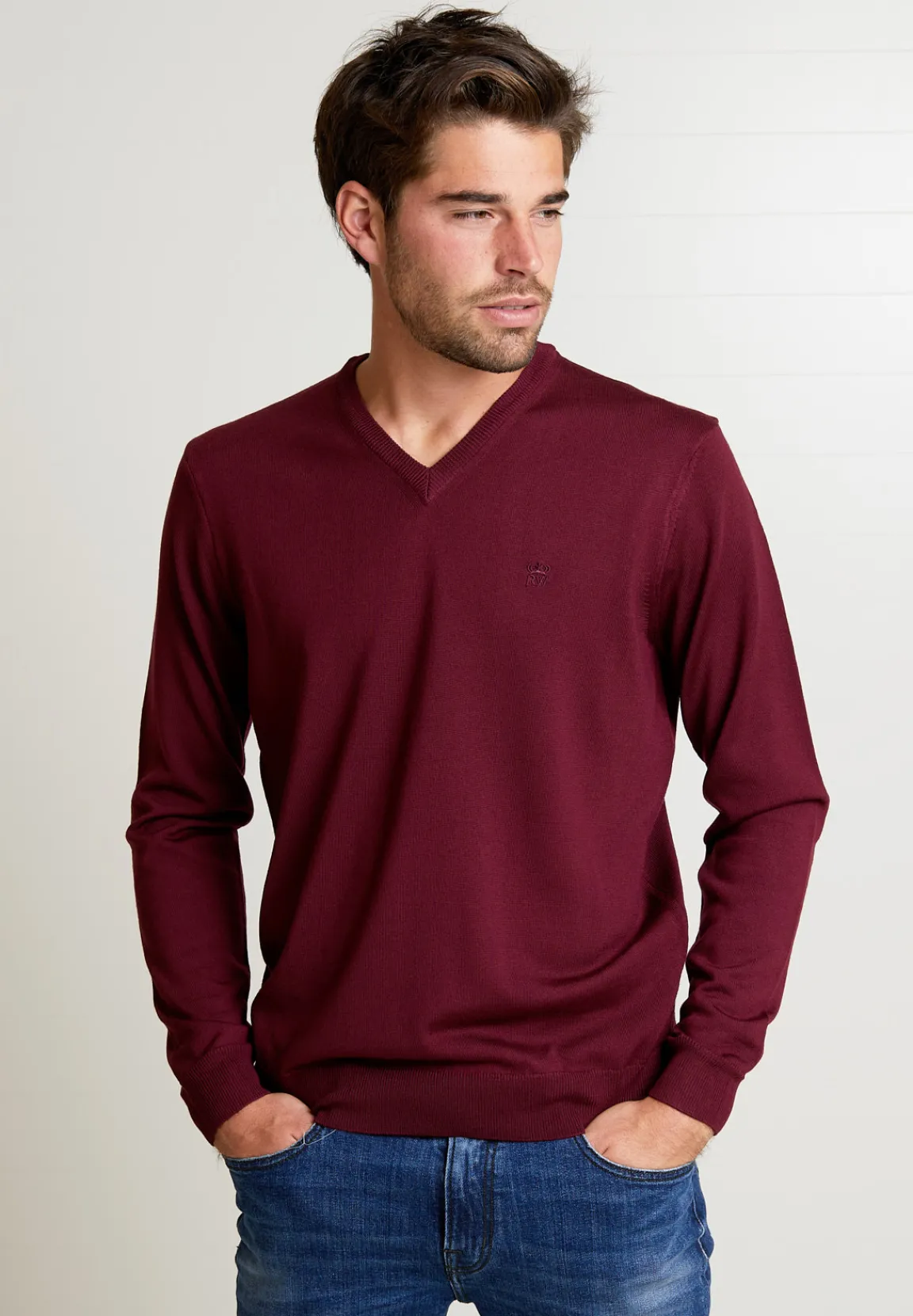 Hot River Woods Custom fit basic trui met V-hals in rood -