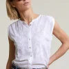 Hot River Woods Ecru mouwloze geborduurde blouse -