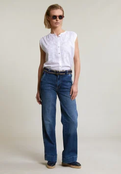 Hot River Woods Ecru mouwloze geborduurde blouse -
