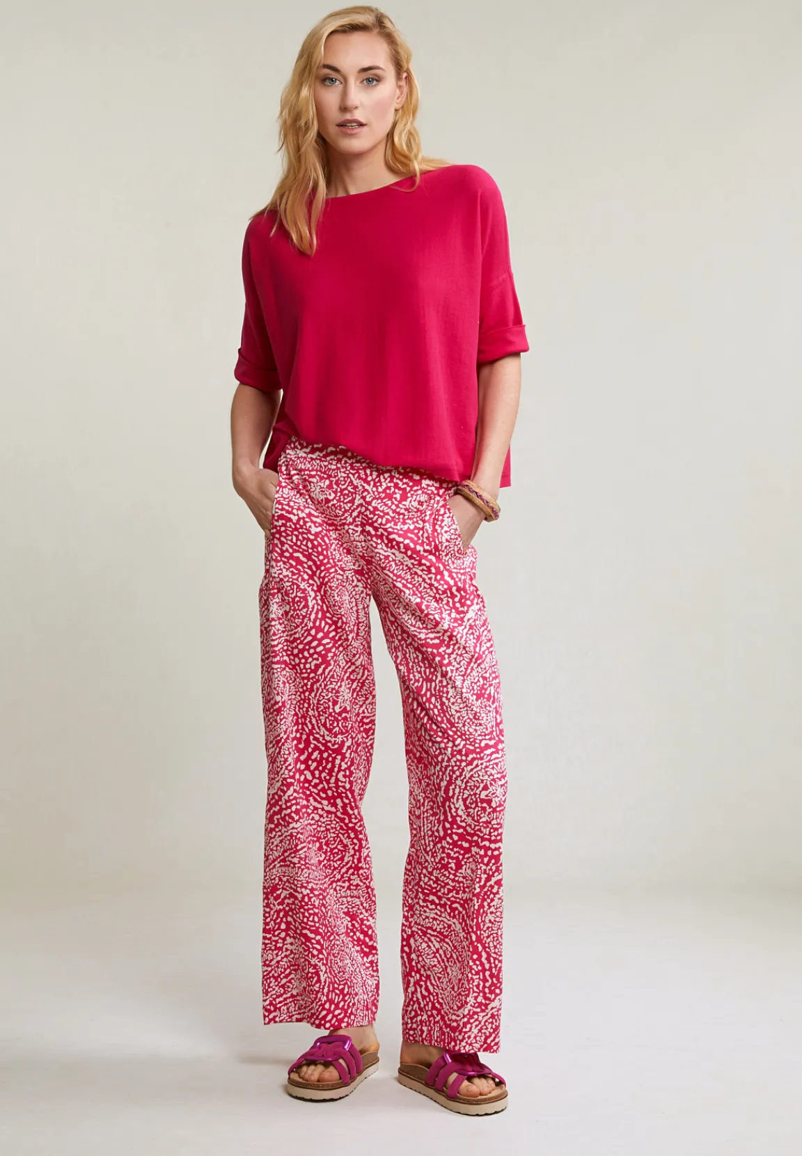 Online River Woods Fuchsia trui ronde hals detail op rug -