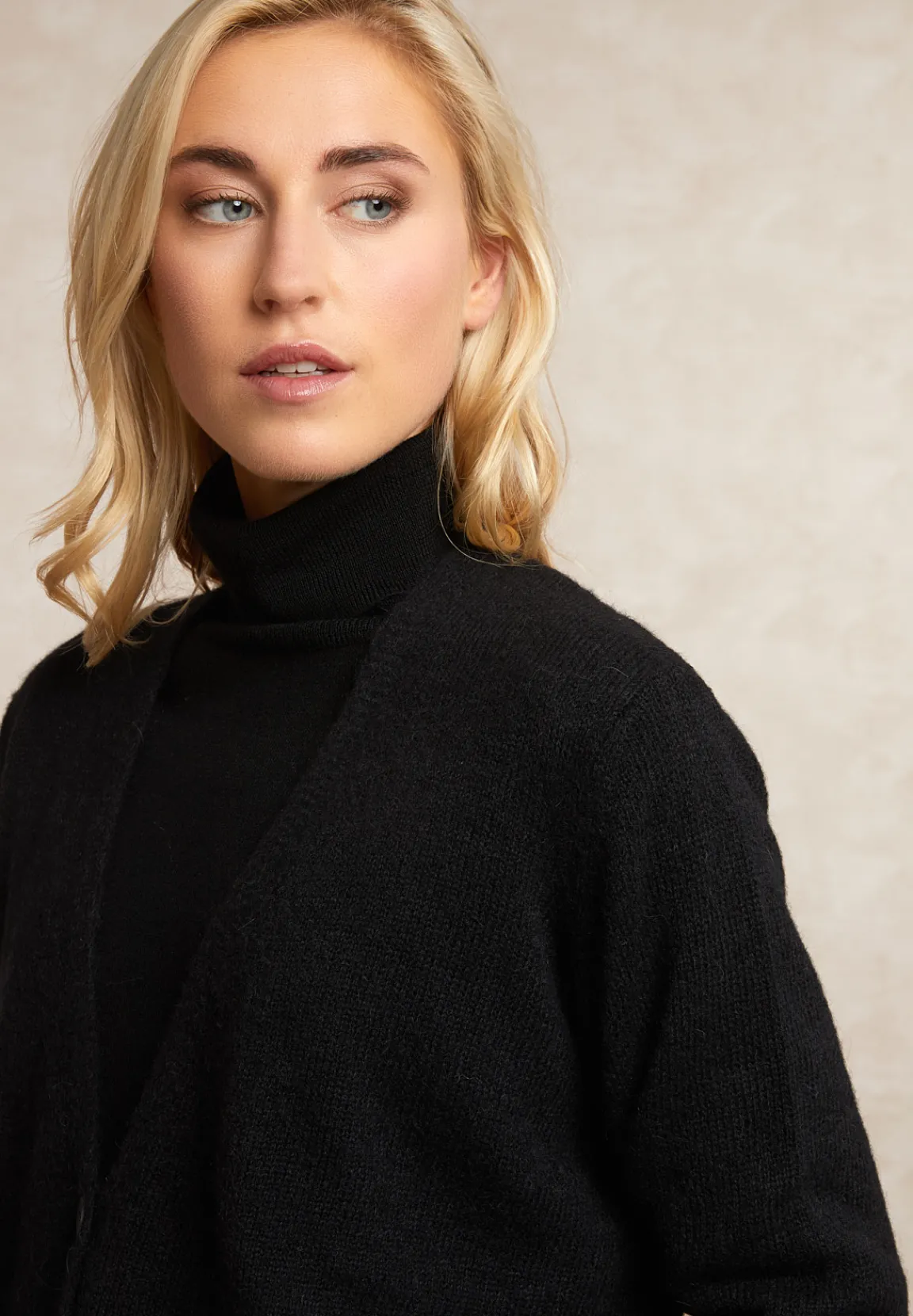 Best River Woods Geknoopte alpaca V-hals cardigan zwart -