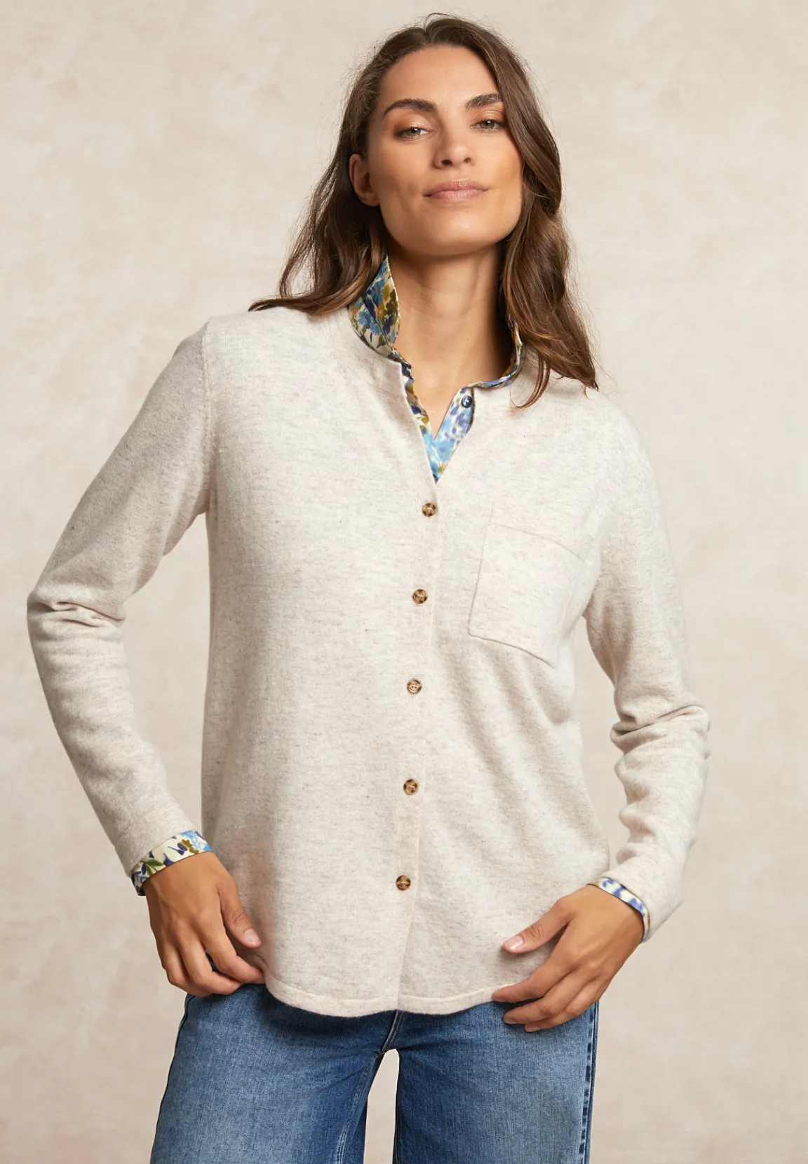 Online River Woods Geknoopte V-hals cardigan borstzak beige -