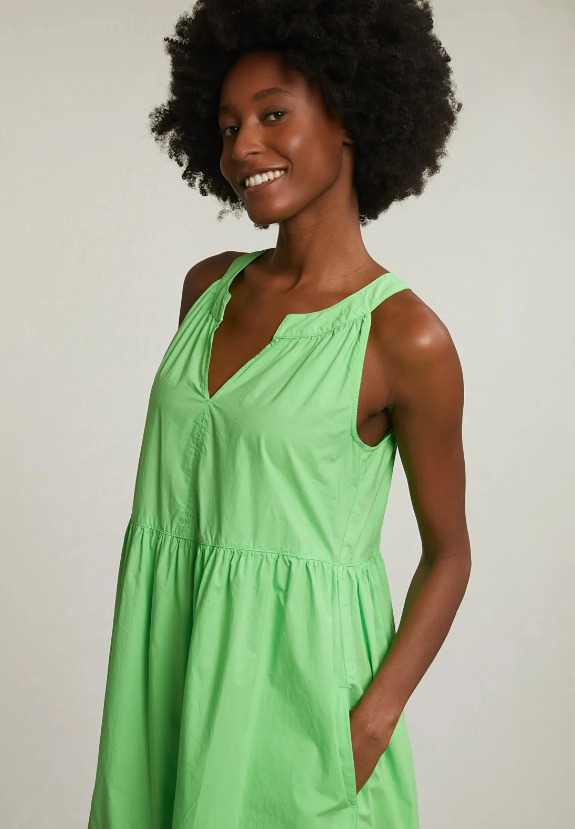 Clearance River Woods Groene mouwloze V-hals jurk -