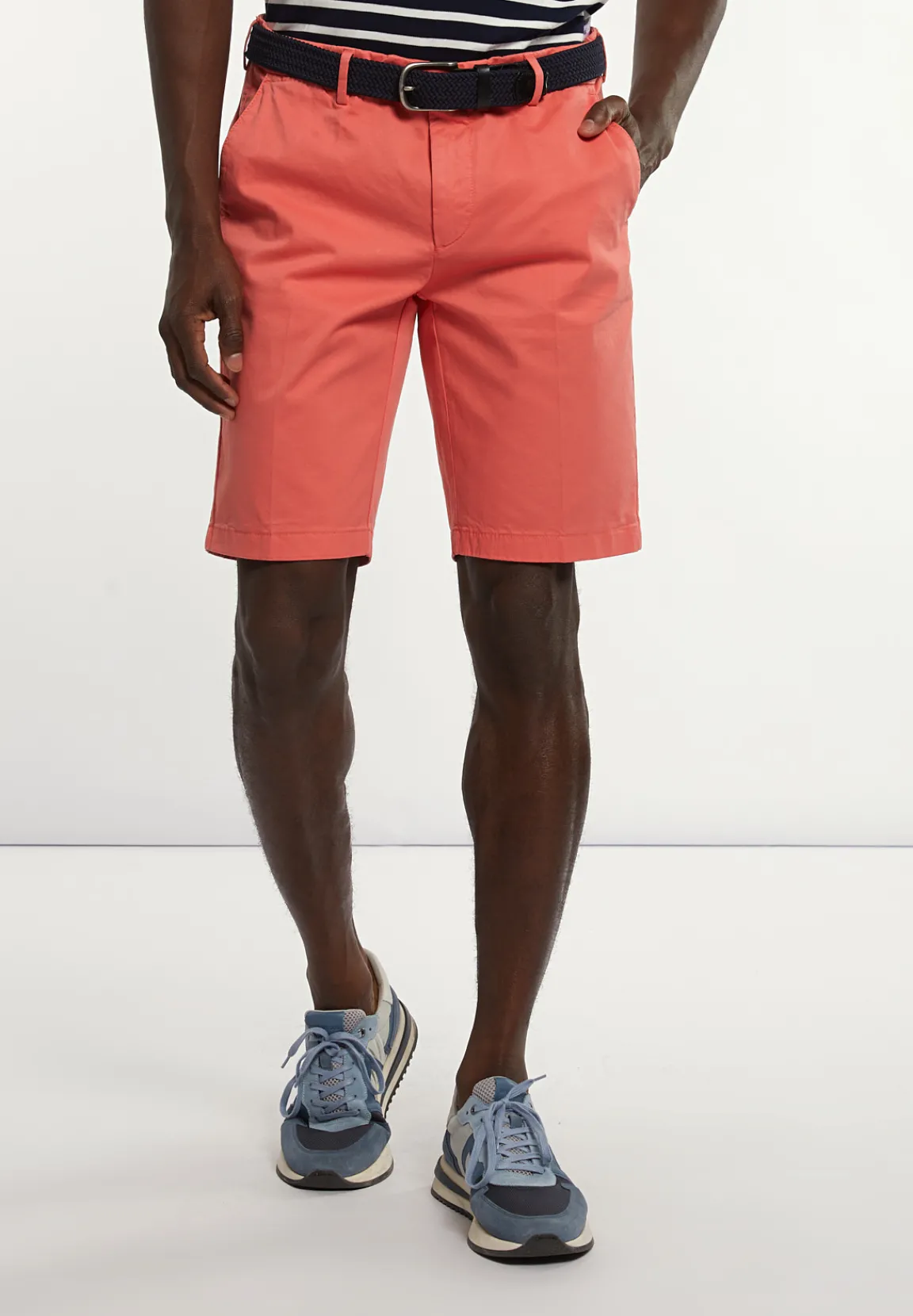 Hot River Woods Katoenen basic stretch chinoshort pastelrood -