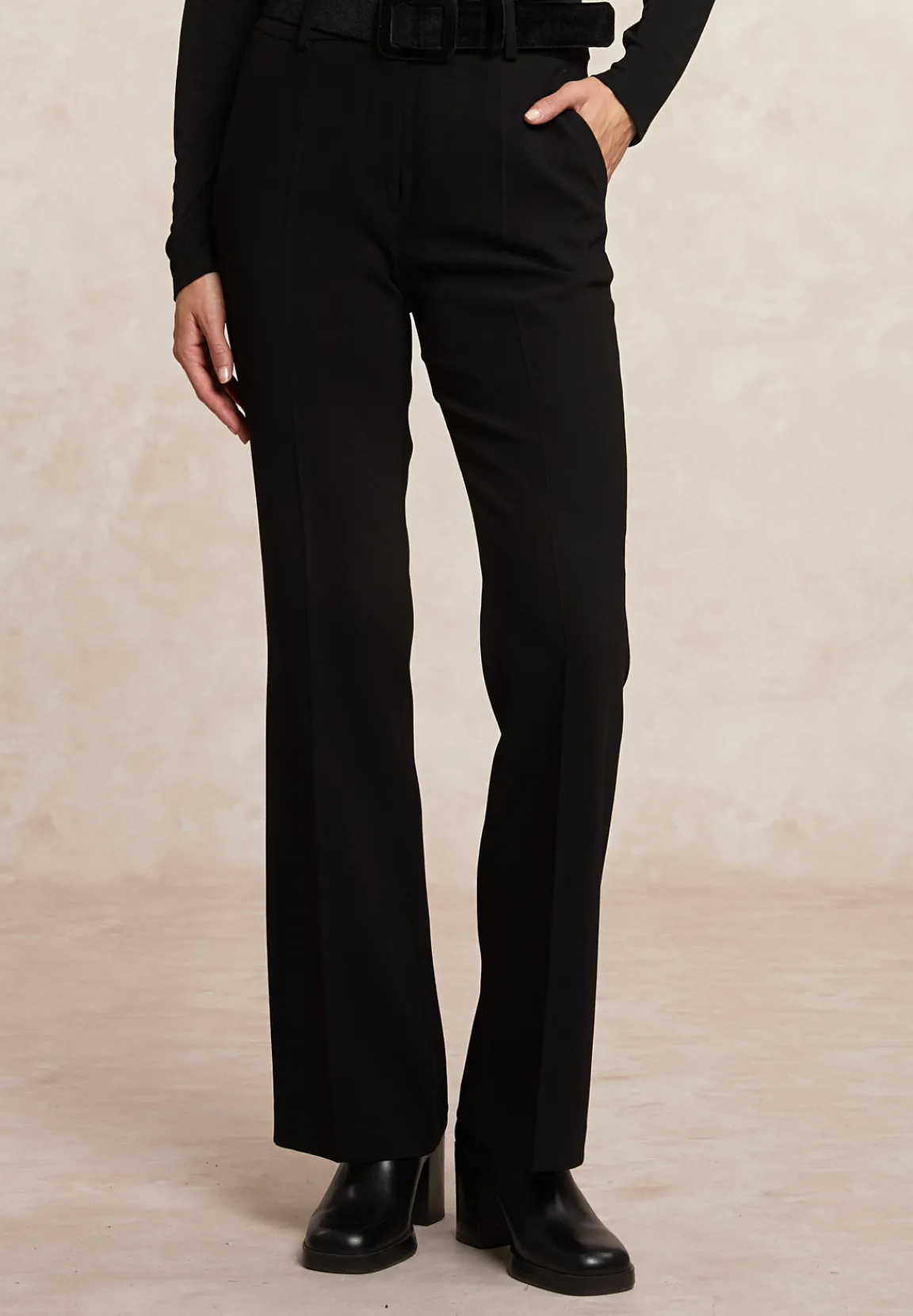 Best River Woods Klassieke crêpe broek zwart -
