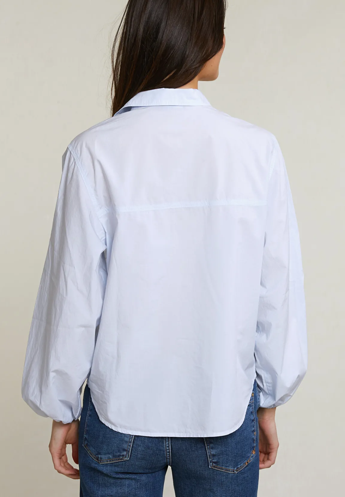 Fashion River Woods Lichtblauwe blouse opgestikte zakken -