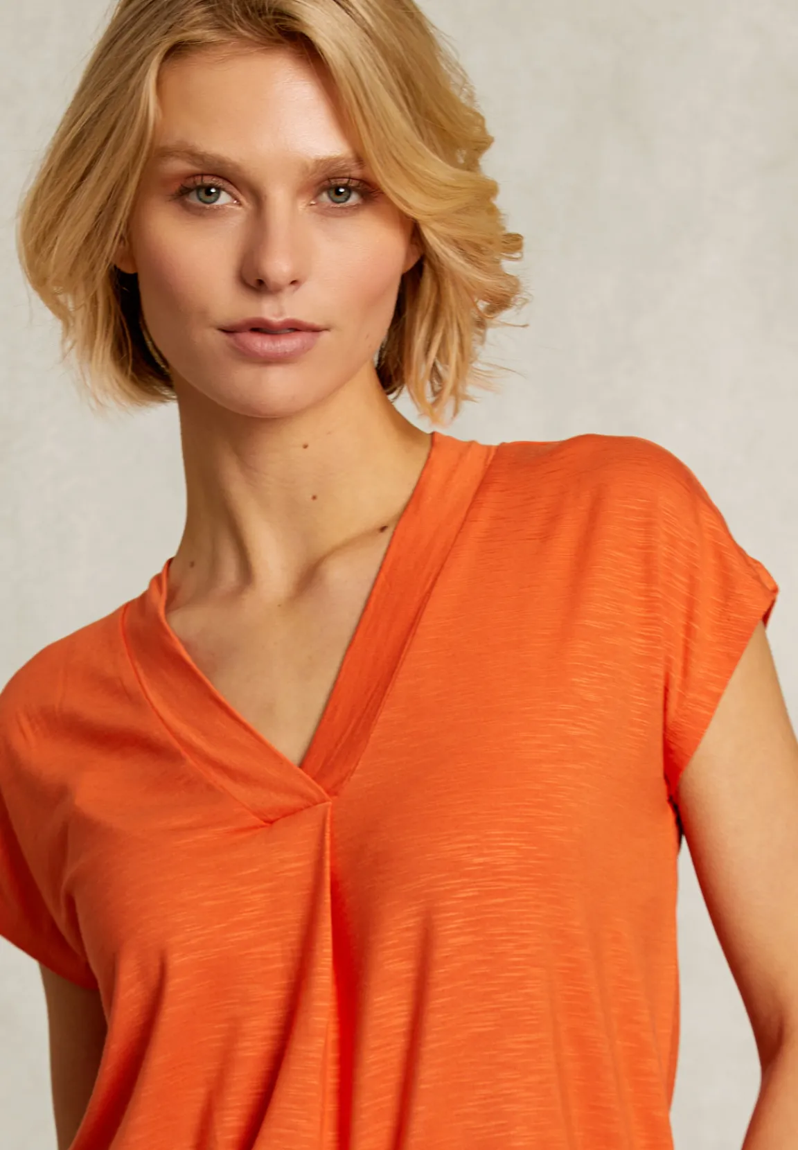 New River Woods Oranje V-hals T-shirt korte mouwen -