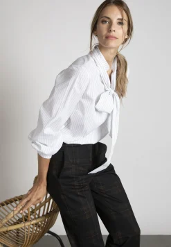 Best River Woods Slipoverblouse met verwijderbare sjaal in wit -