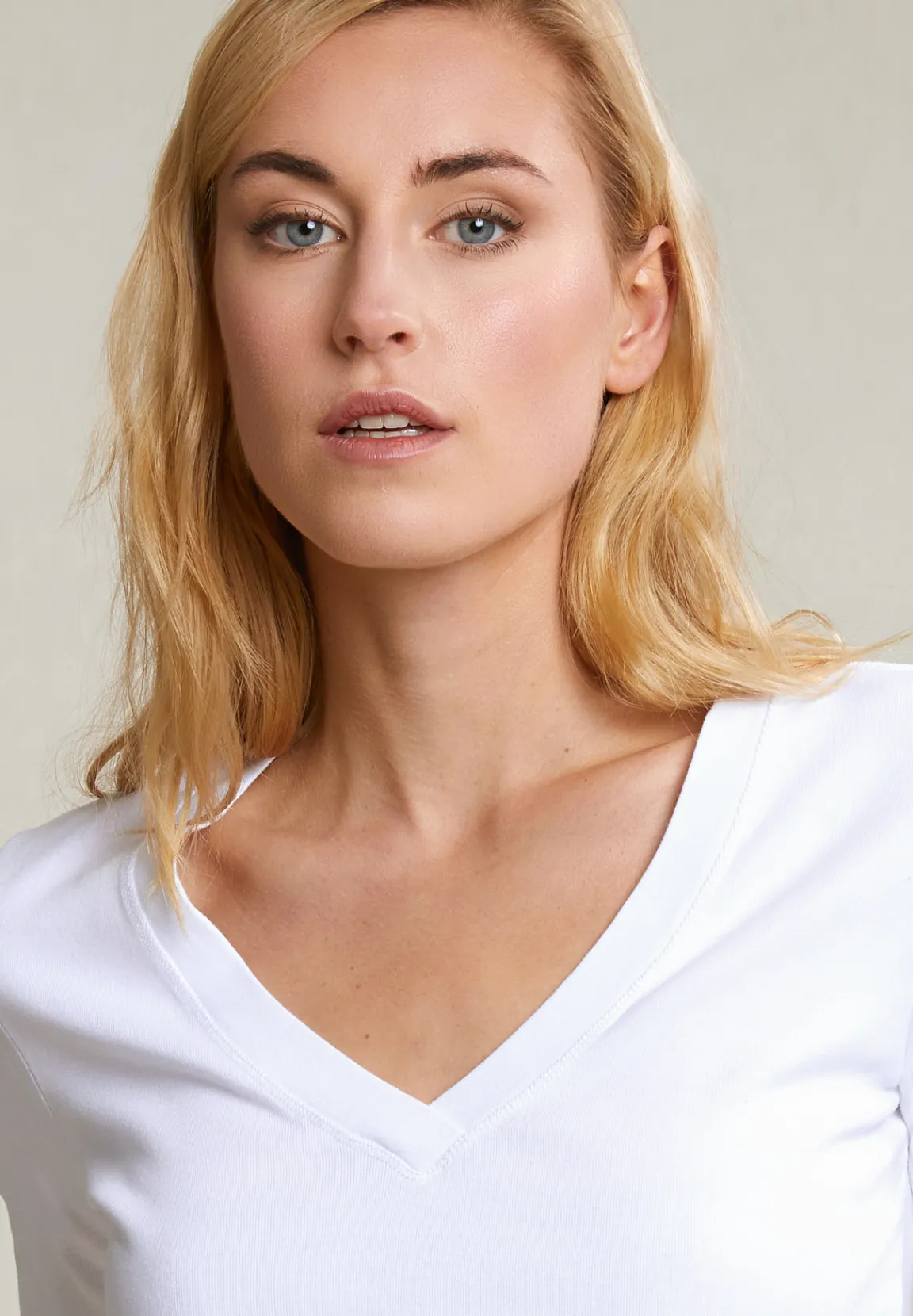 Hot River Woods Witte basic V-hals T-shirt 1/2 mouw -